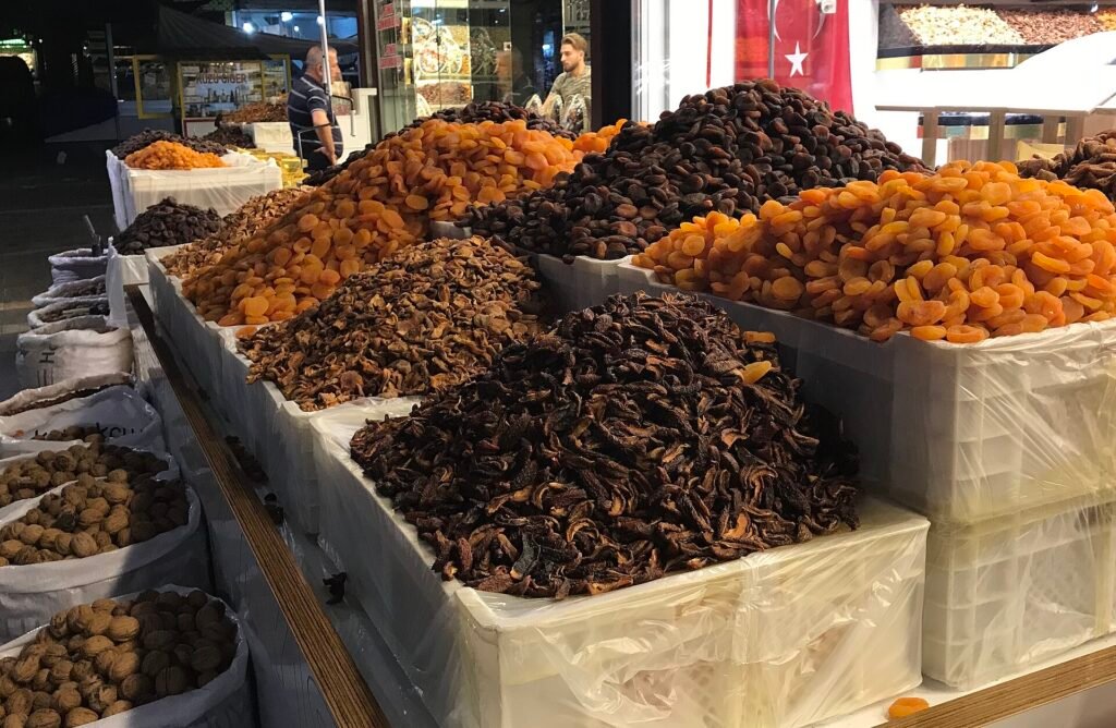 Malatya’da satışa sunulan kuru kayısılar