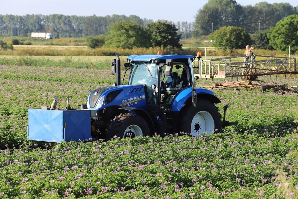 New Holland ve Case IH Traktörleri: Türk Traktör Marka Rehberi Tarlada New Holland T7 traktör