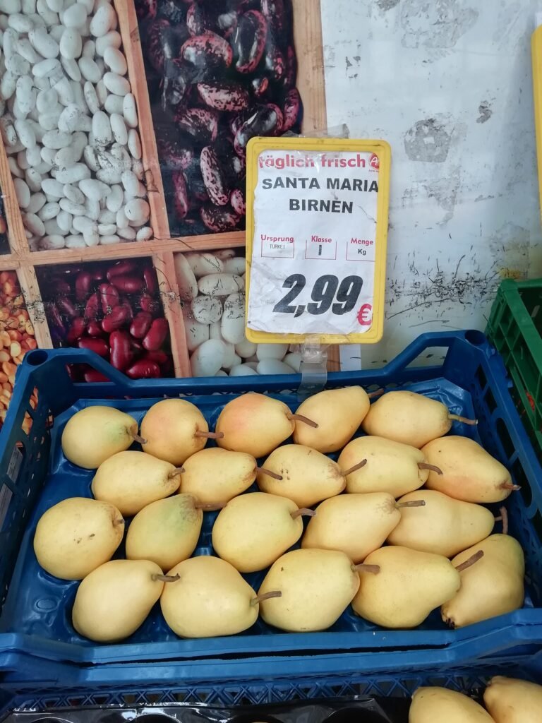 Santa Maria Armudu: Özellikleri, Tozlayıcıları, Hasat ve Muhafaza Tezgâhta satışa sunulan Santa Maria armutları