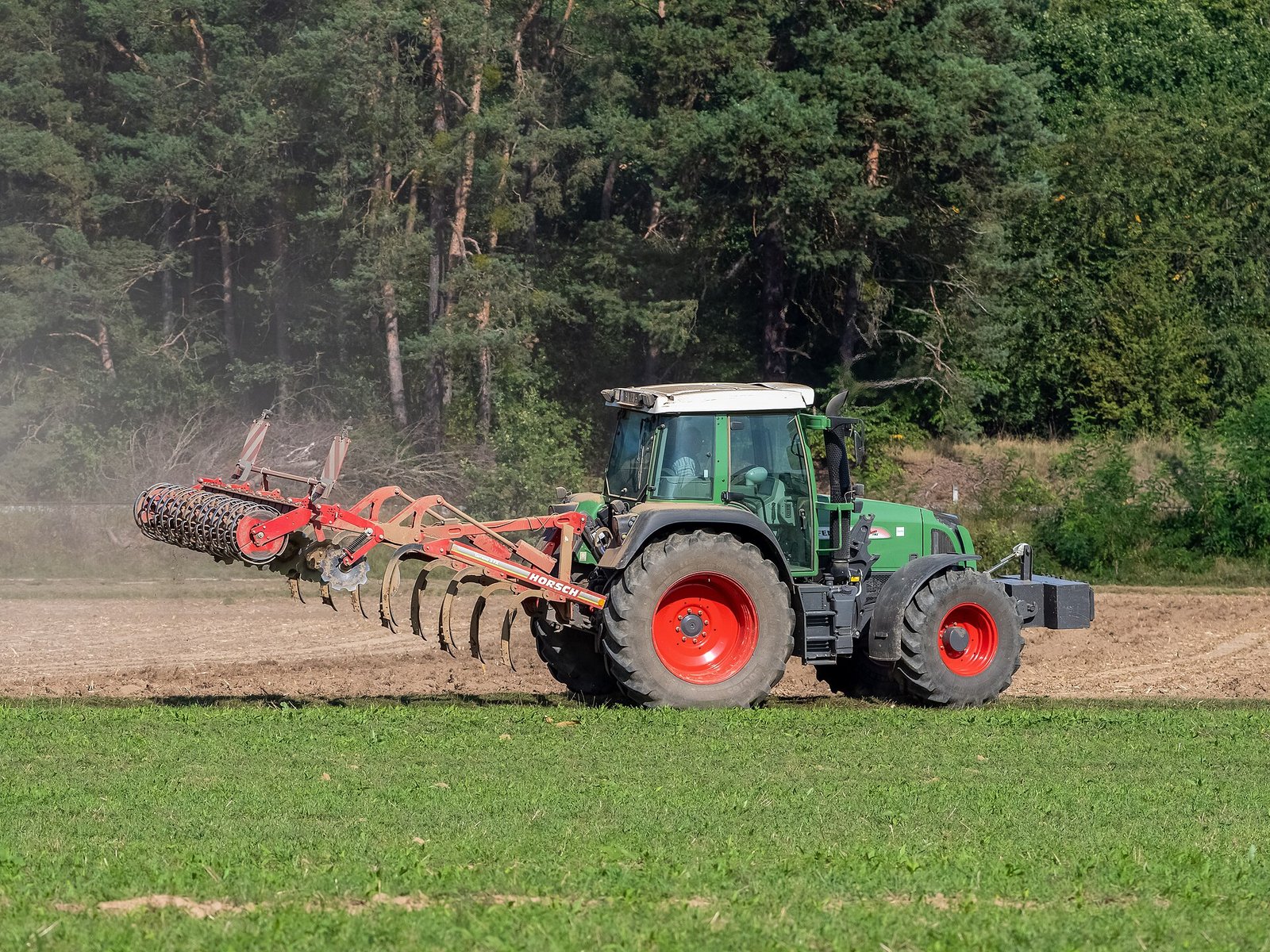 Toprak İşleme Makineleri: Pulluk, Kültivatör, Diskaro ve Rotovatör Traktöre bağlı kültivatör